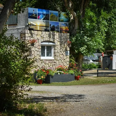 Mobile-home Avec Terrasse Pour 4, Cuisine Equipee - Api-1-52-1085 Marseillan (Herault)