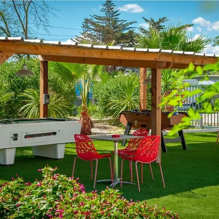 Camping Mobile-home Avec Terrasse Pour 4, Cuisine Equipee - Api-1-52-1085 *