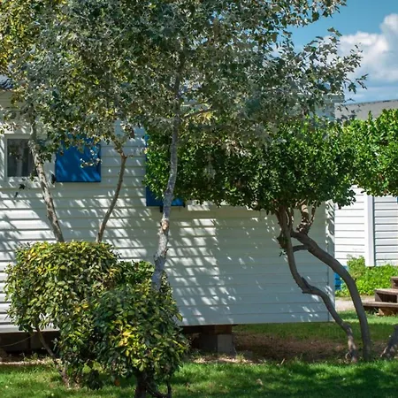 Camping Mobile-home Avec Terrasse Pour 4, Cuisine Equipee - Api-1-52-1085