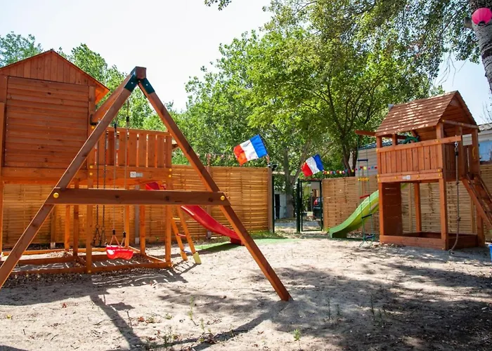 Mobile-home Avec Terrasse Pour 4, Cuisine Equipee - Api-1-52-1085 Кемпинг